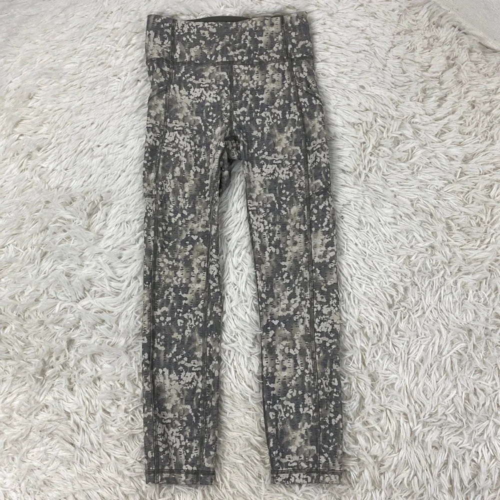 Lululemon Invigorate High-Rise Crop 23